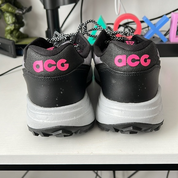 ACG shoes - Picture 2 of 4